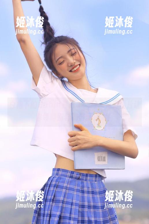 白裙下的Habin夏彬 (하빈)，免费图片让你领略别样的清新魅力！